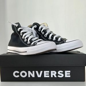Converse High Top Sneakers in Black (Men’s size 5, Women’s size 7)
